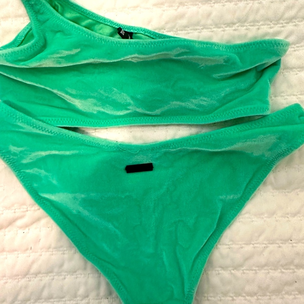 Triangl XXS one strap bikini!